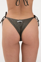 Brasiliana con lacci laterali